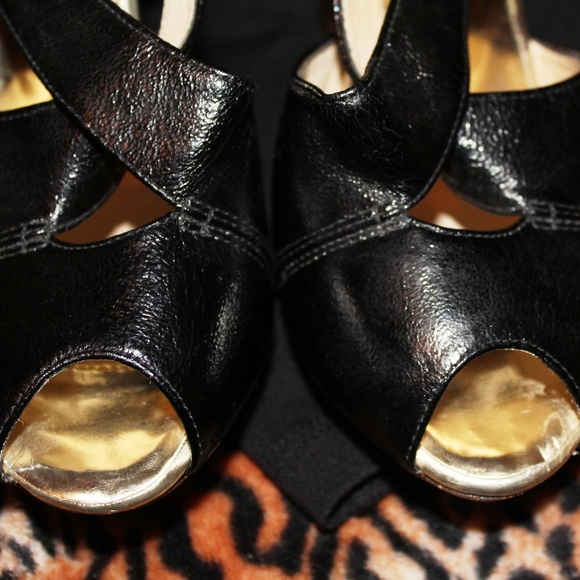 Michael Kors Peep-Toe Leather Sandals - Picture 5 of 8